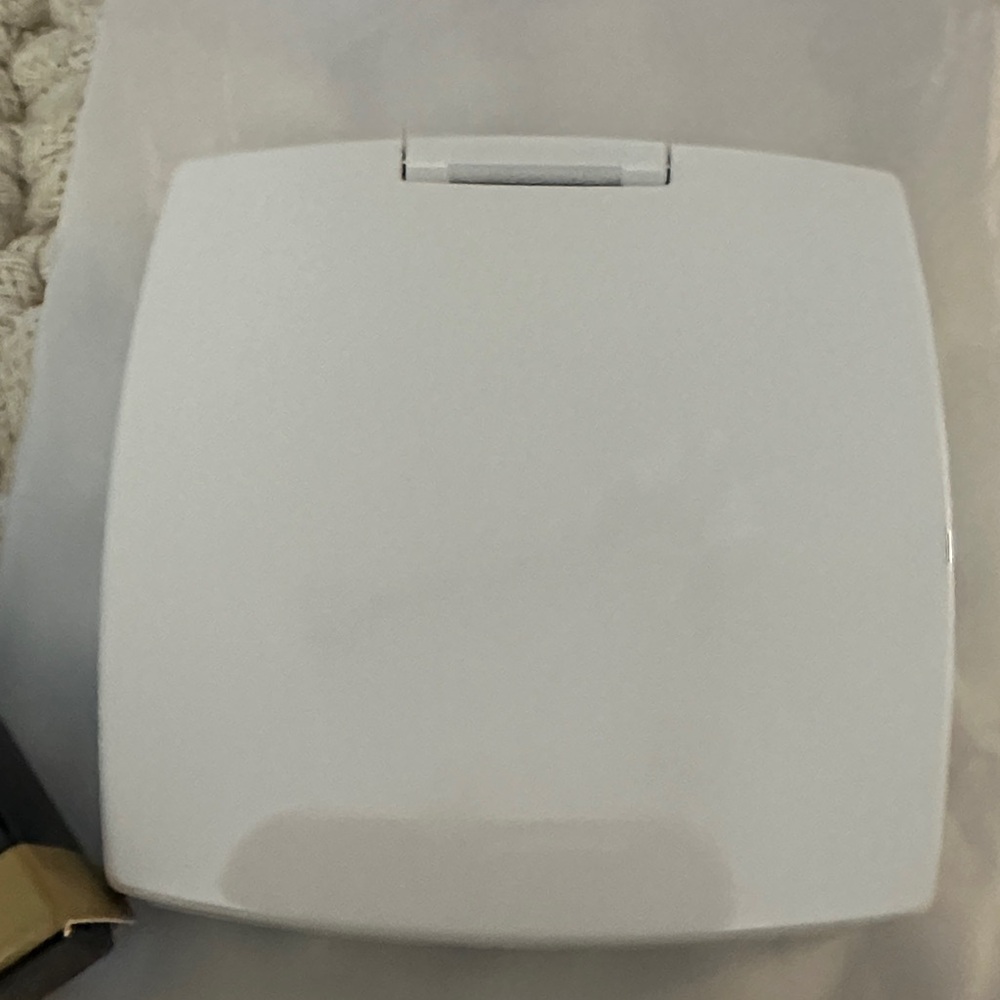 CHANEL Miroir Double Facettes in White and Black - Picture 4 of 10